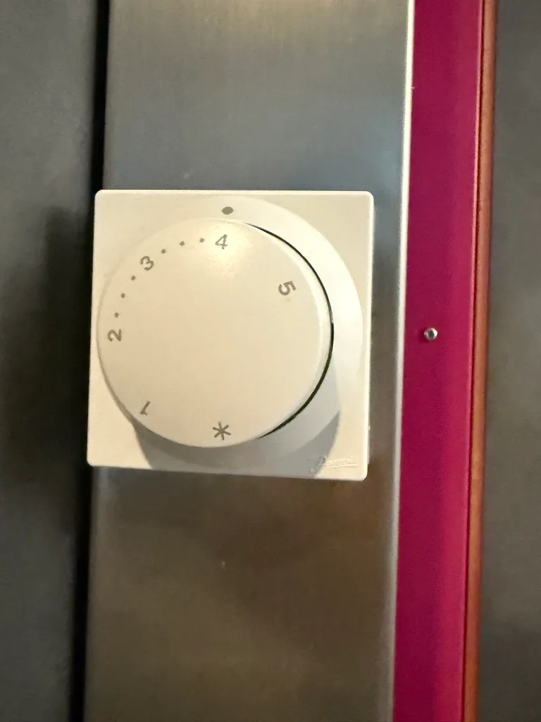 一开始不知道这个是加热器，还问有没有空调