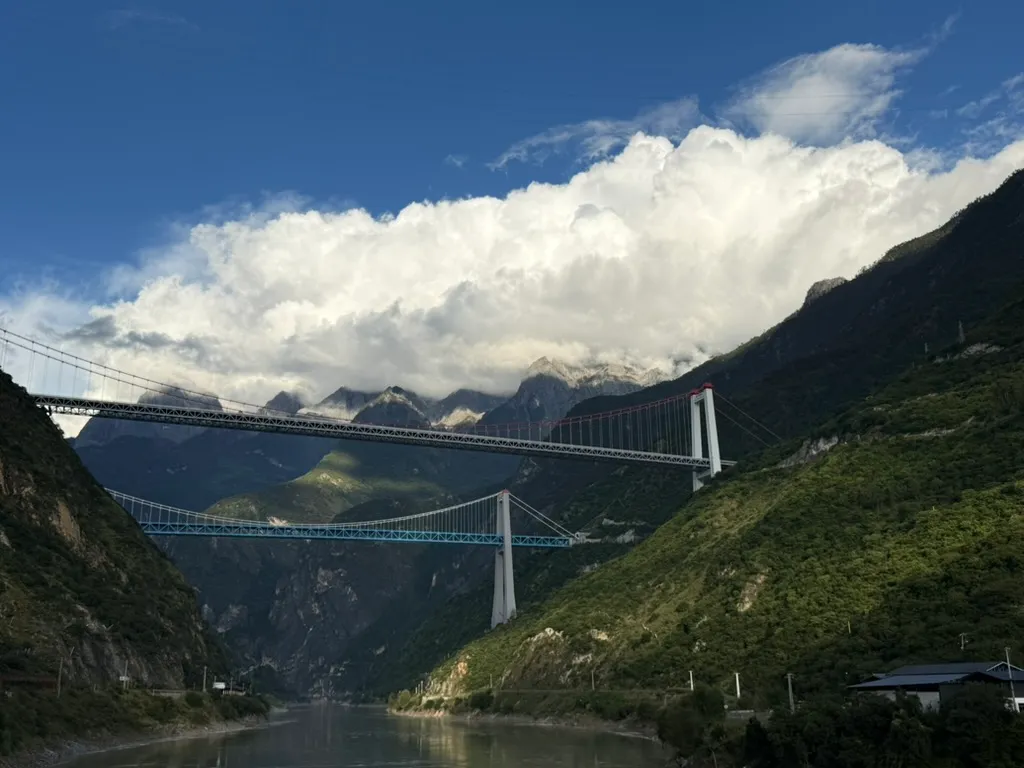 去往虎跳峡的路上